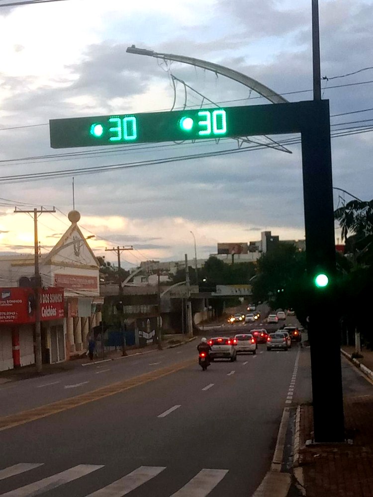 Semáforo com contador regressivo instalado pela Onda Verde