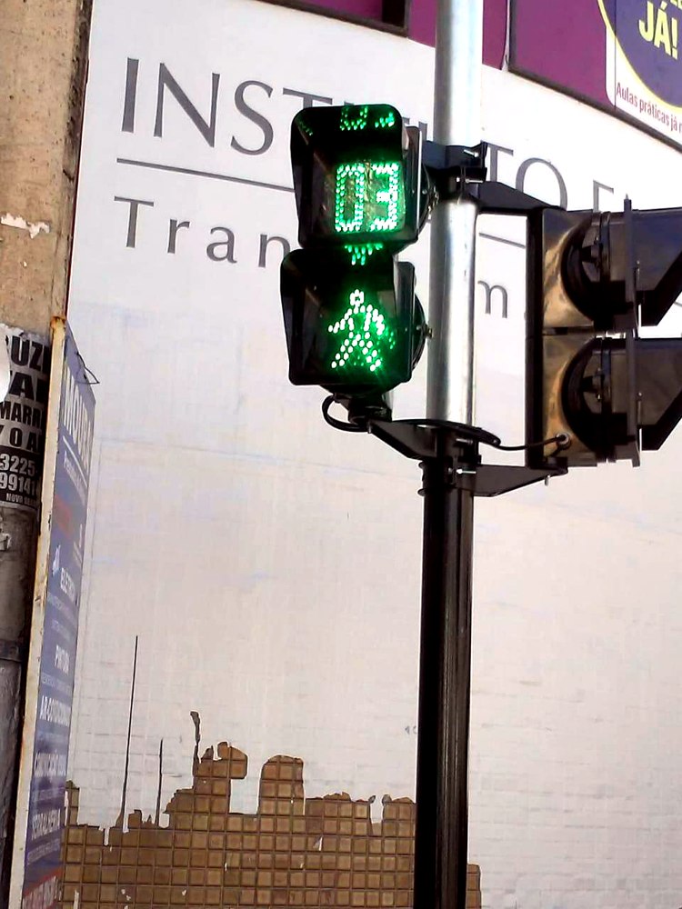 Sinalização de pedestre instalada pela Onda Verde