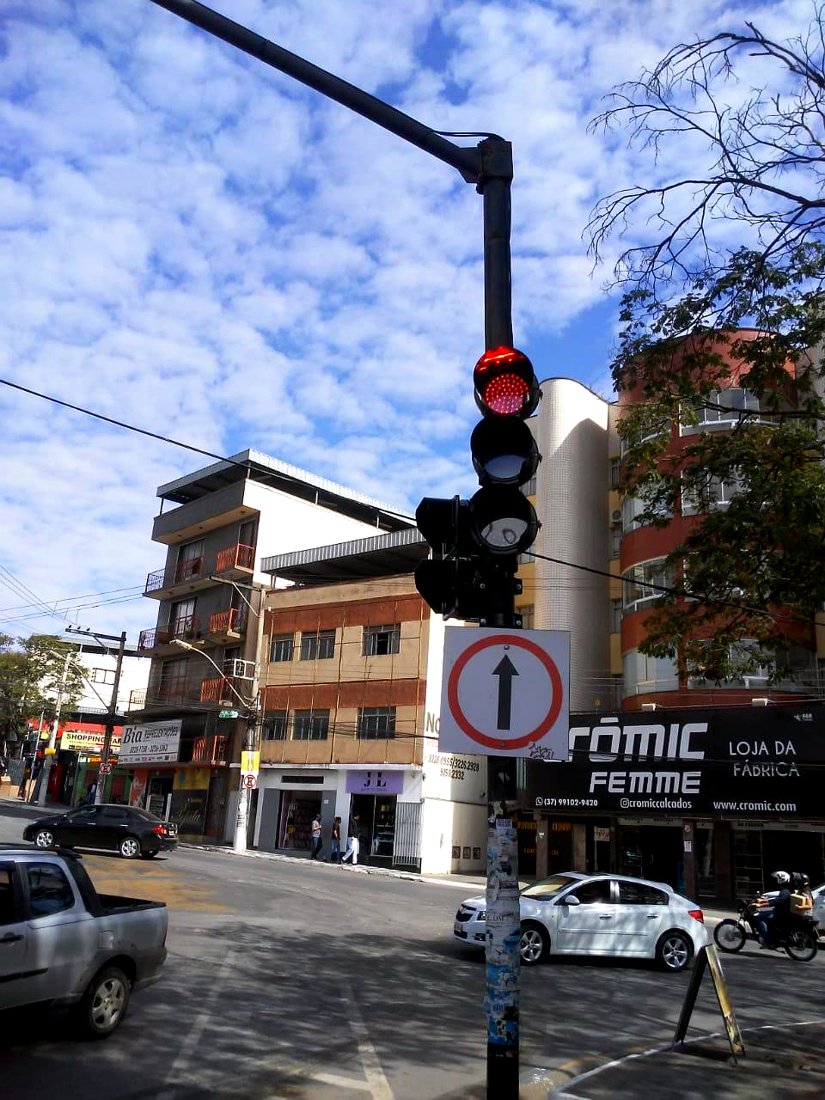 Semáforo instalado - serviço Onda Verde