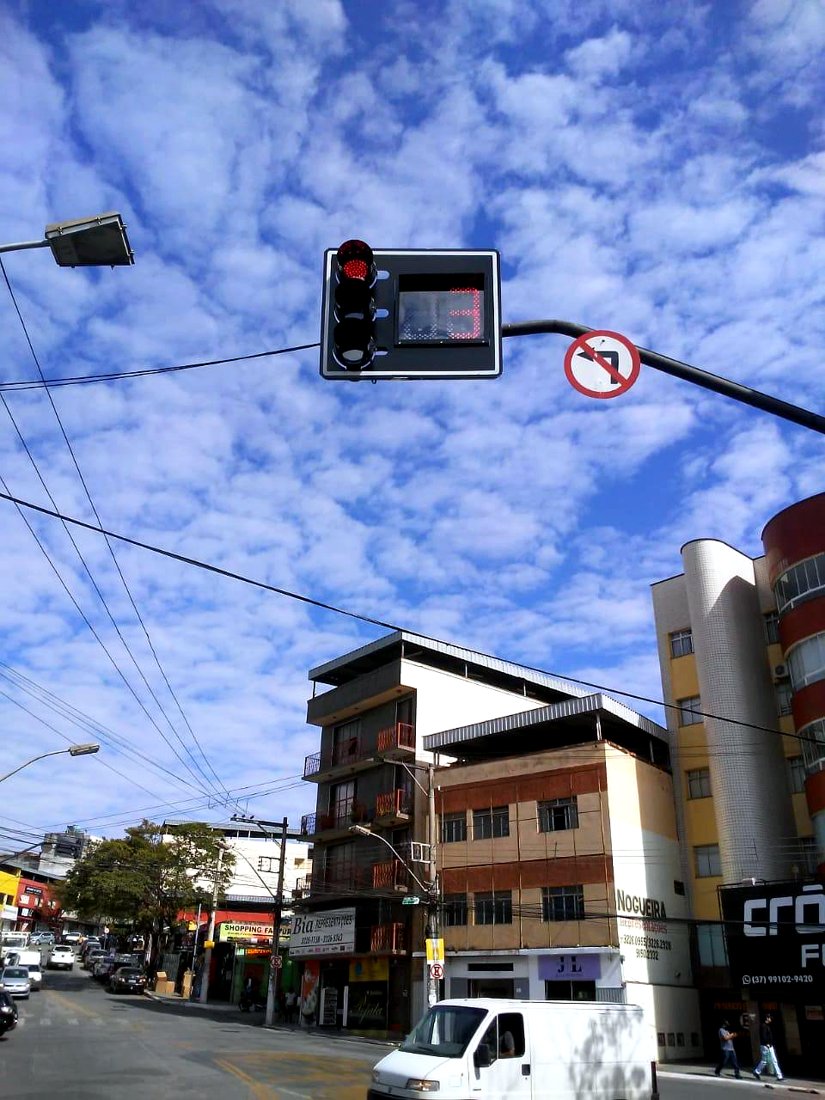 Semáforo instalado - serviço Onda Verde