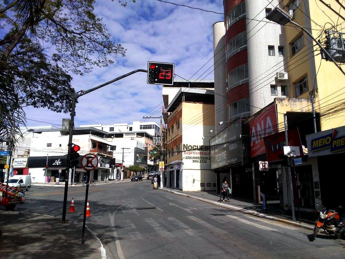 Semáforo com contador regressivo - serviço Onda Verde
