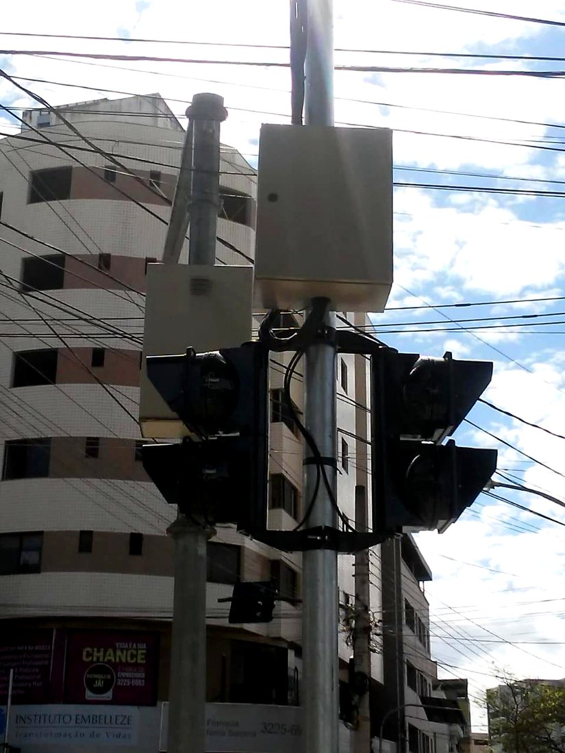 Semáforo instalado - serviço Onda Verde