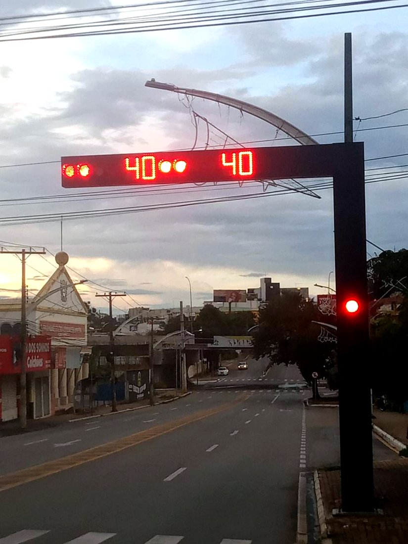 Semáforo instalado - serviço Onda Verde