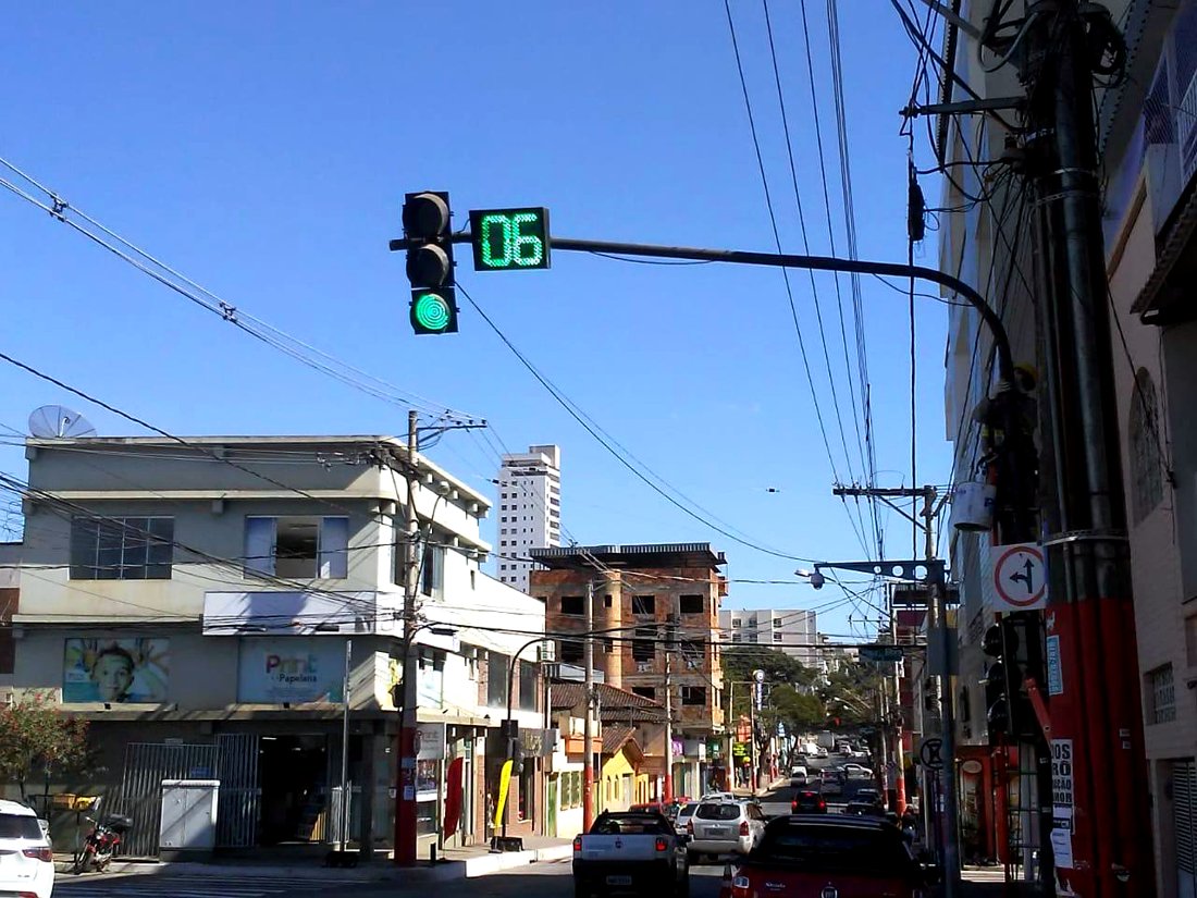Semáforo instalado - serviço Onda Verde